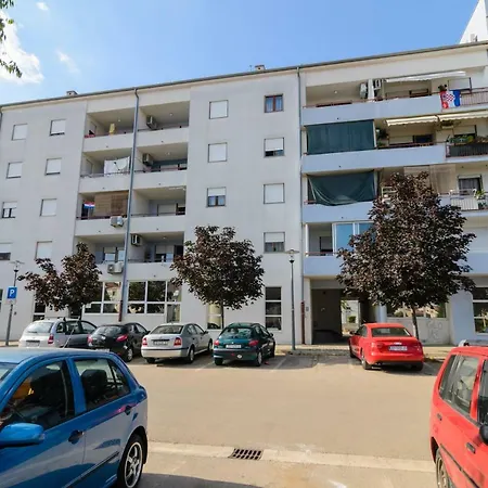 Apartman *